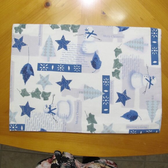 Target*Snowman Placemats and Matching Napkins - Picture 3 of 5